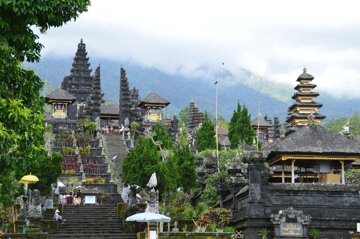 Why do you need a travel agent in Bali. Besakih Temple