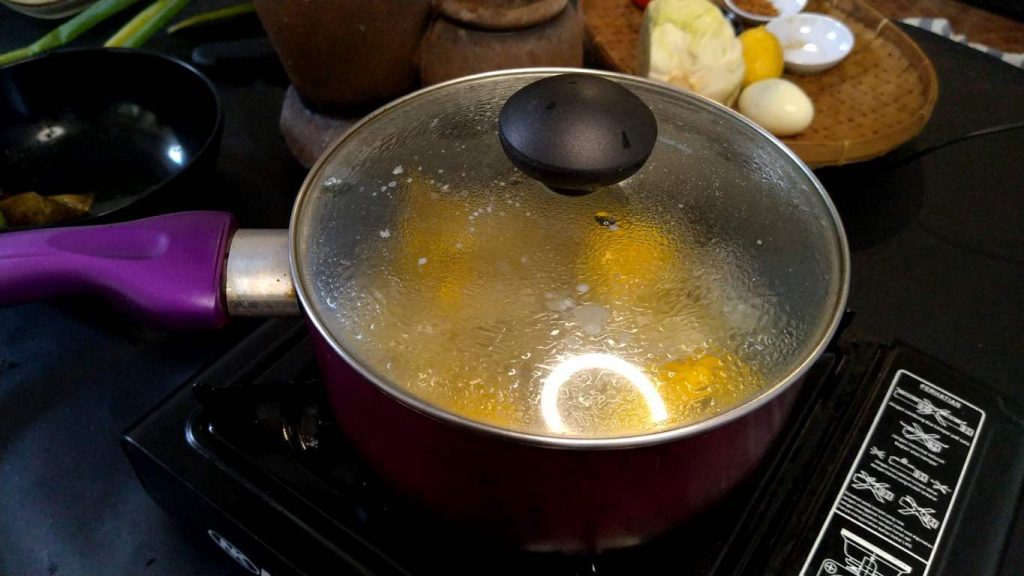 Frying chicken with the lid on