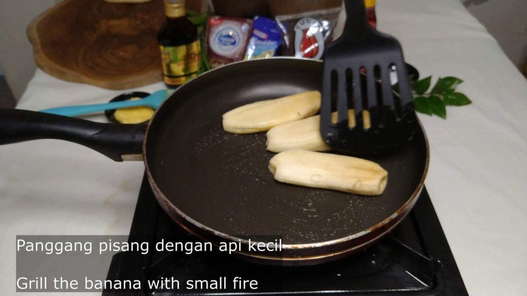 Grilling Banana in a pan. 7 easy steps for a tasty dessert or snack