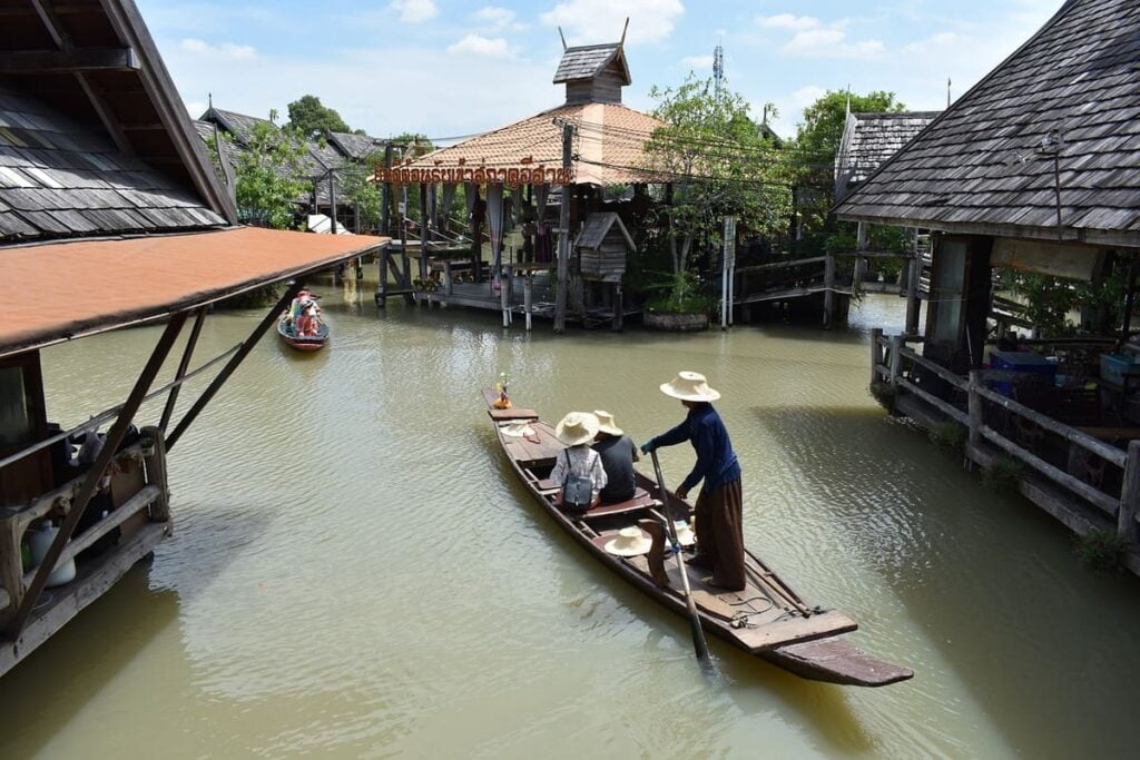 Pattaya to the floating market