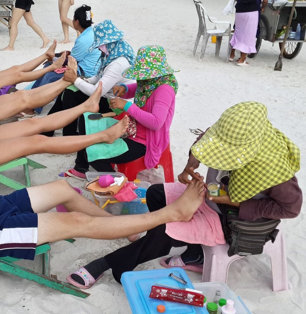 thai massage on pattaya beach