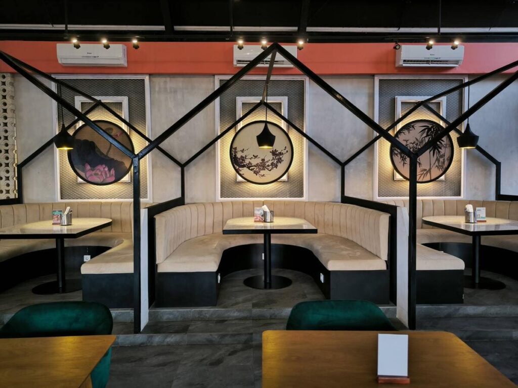 comfortable booths at Mapogu